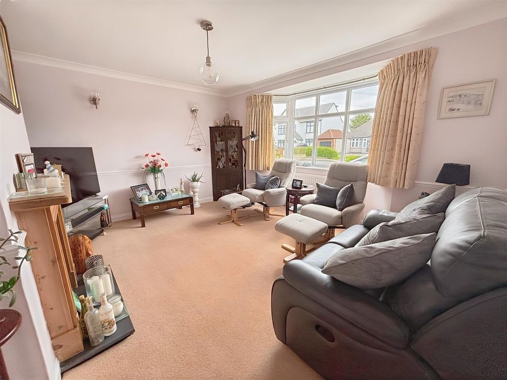 Property photo 2 of 27