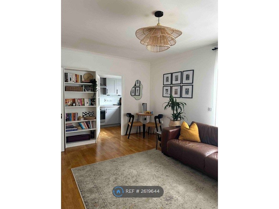 Property photo 1 of 8 Living Room