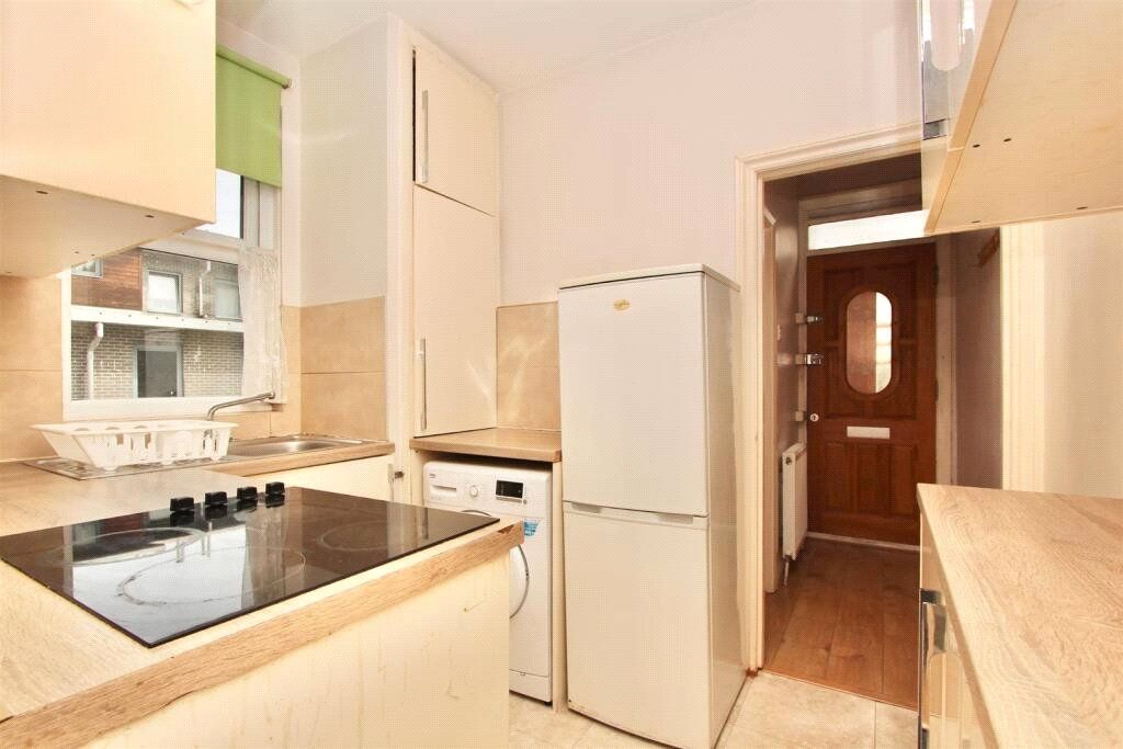 Property photo 3 of 10 Kitchen