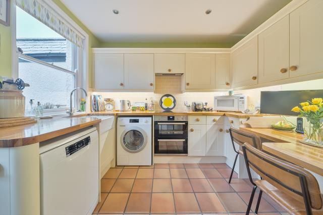 Property photo 2 of 21 Kitchen