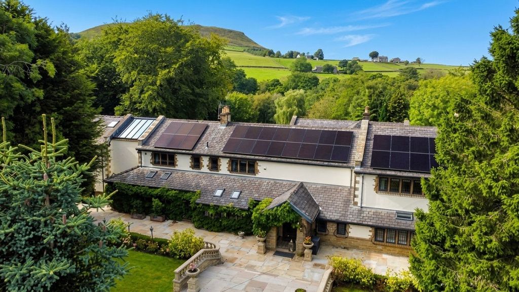 Property photo 1 of 66 Picturesque Setting