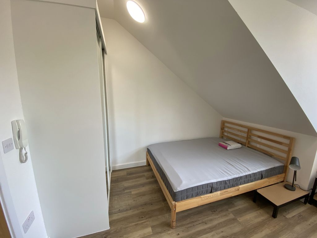Property photo 2 of 15 Studio
