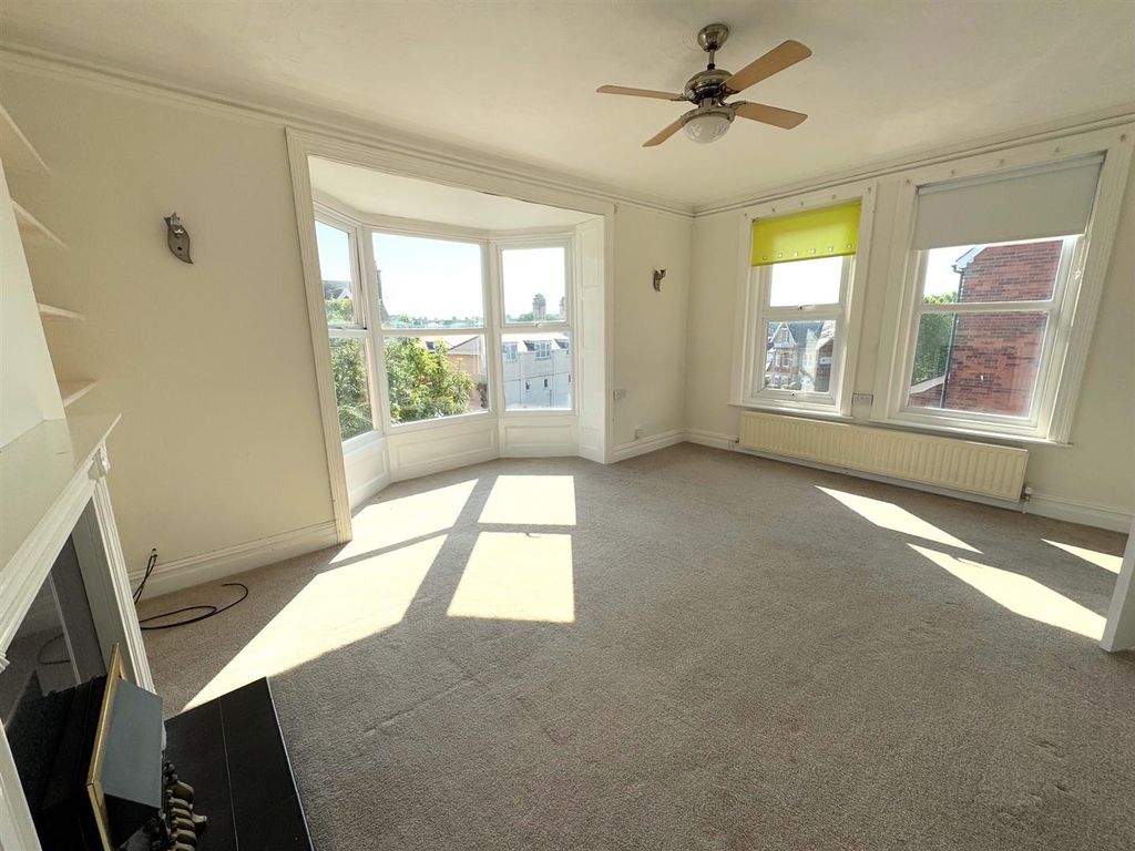 Property photo 2 of 12 Lounge Pic 1.Jpg