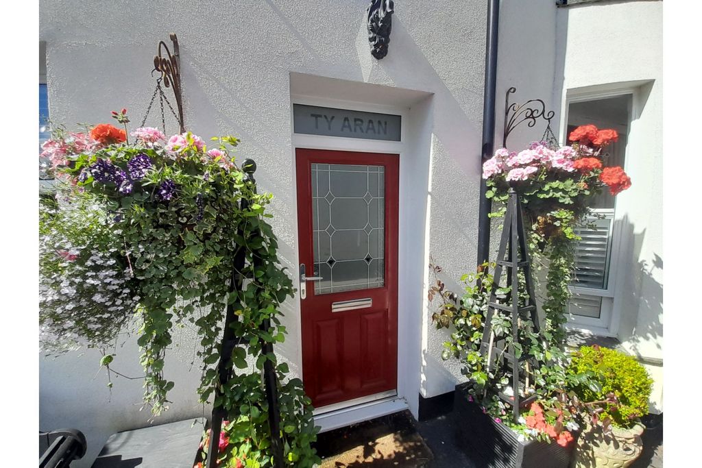 Property photo 2 of 25