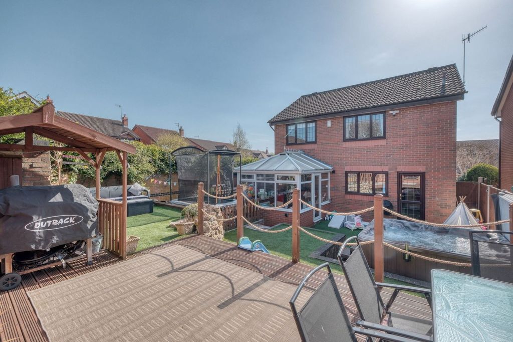 Property photo 2 of 16