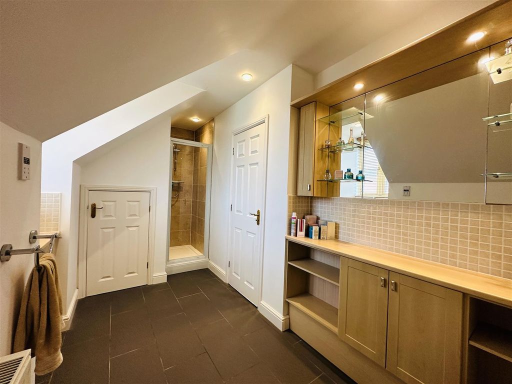 Property photo 3 of 18 En-Suite