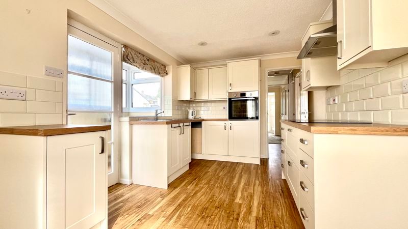Property photo 2 of 11 Kitchen/Dining Room