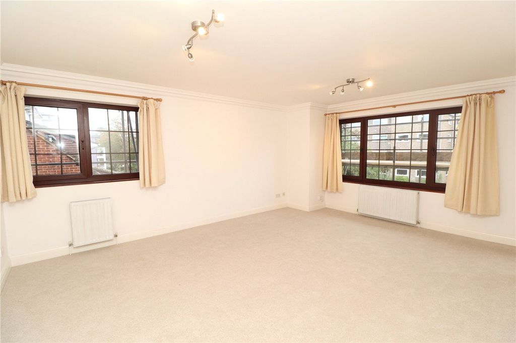Property photo 3 of 9 Picture No. 18