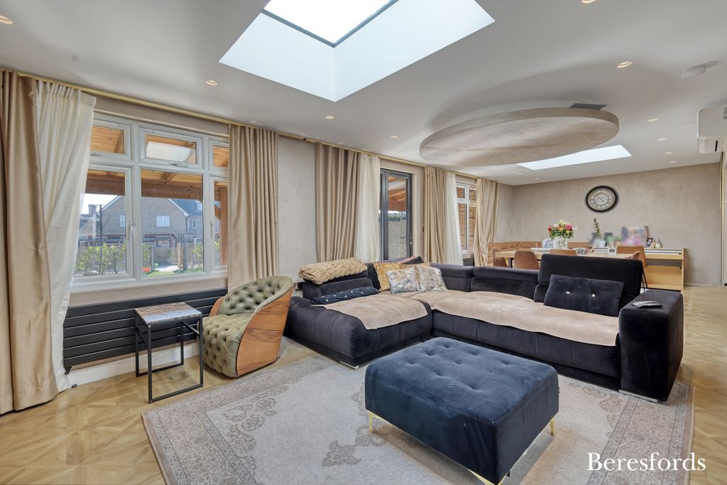 Property photo 3 of 39 Picture 3