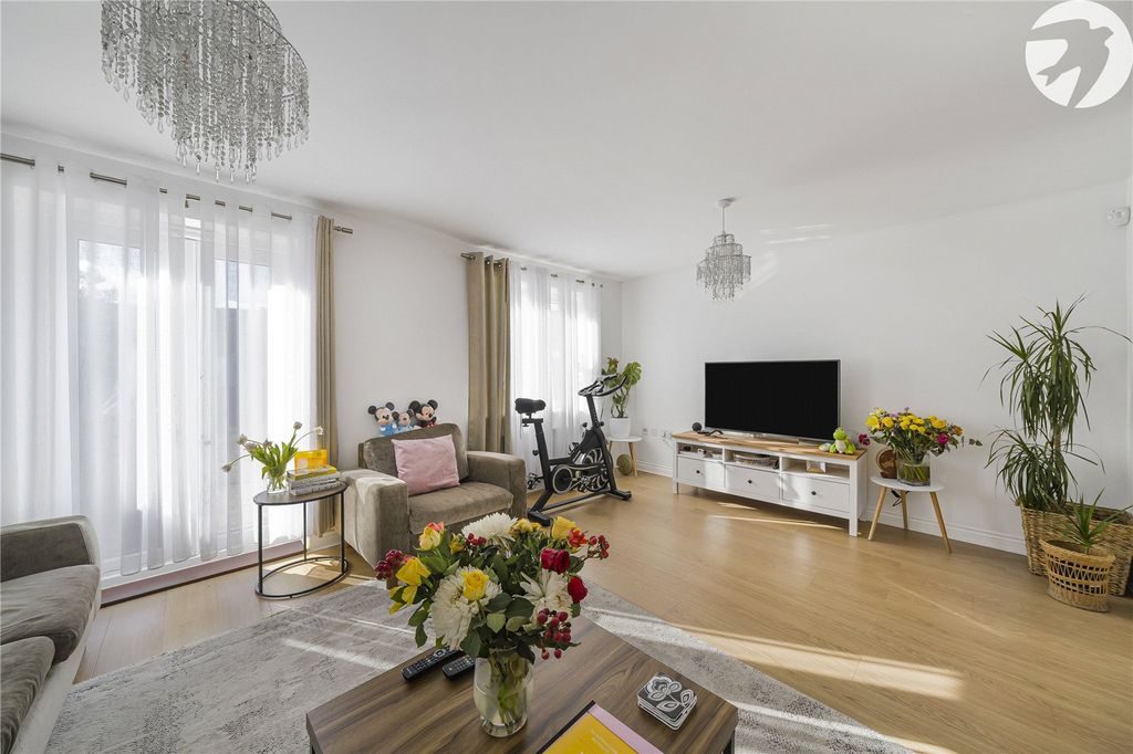 Property photo 2 of 26 Lounge