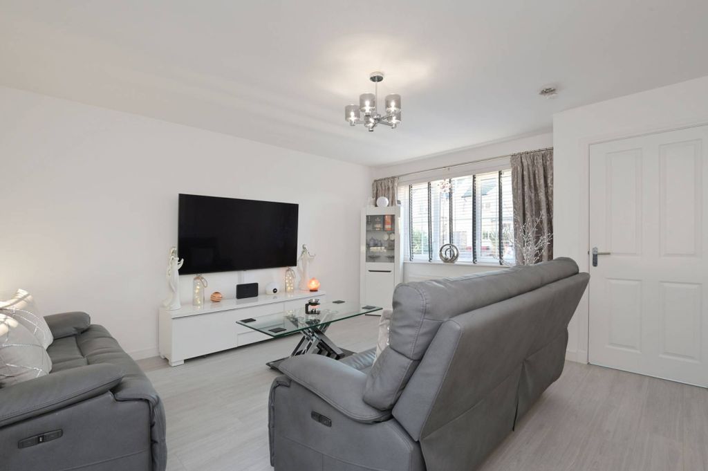 Property photo 2 of 24