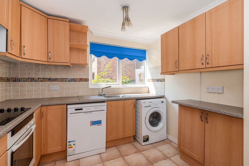 Property photo 3 of 27