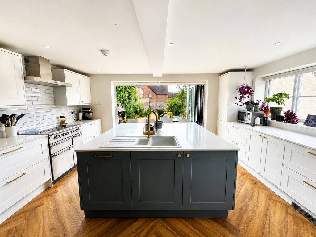 Property photo 3 of 27 Fc4Bd708-27E4-41D1-92E0-Dfe96F007C7A