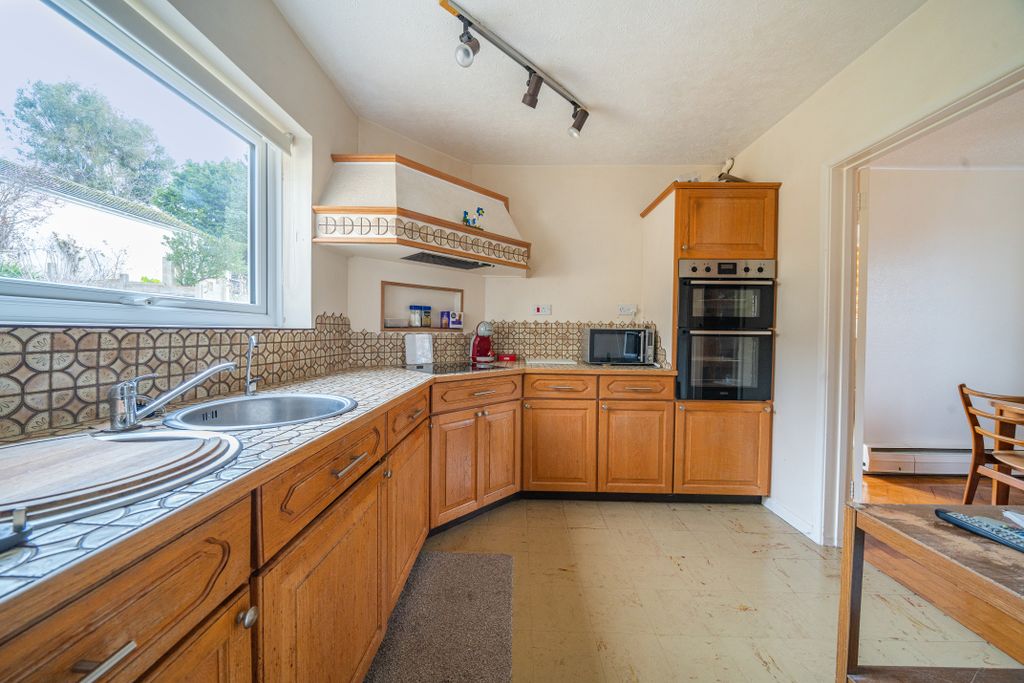 Property photo 3 of 23 12624505
