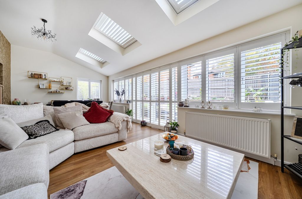 Property photo 3 of 22 1374563-20-6904Df...