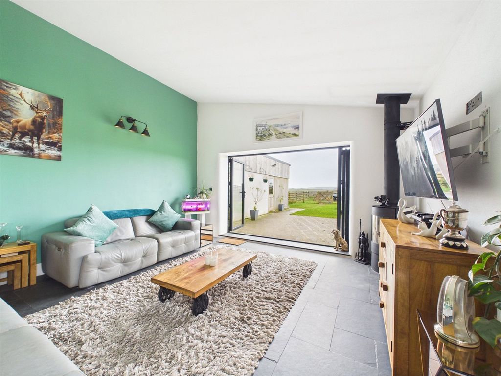 Property photo 3 of 14 Picture No. 16