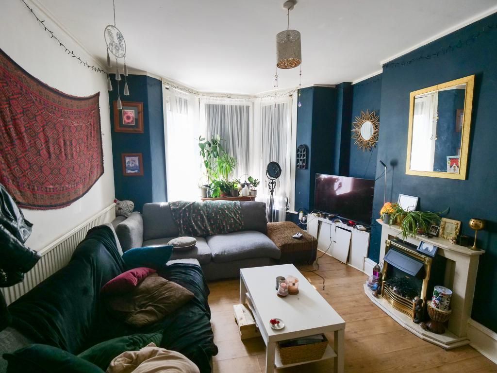 Property photo 2 of 8 Flat 1 Lounge