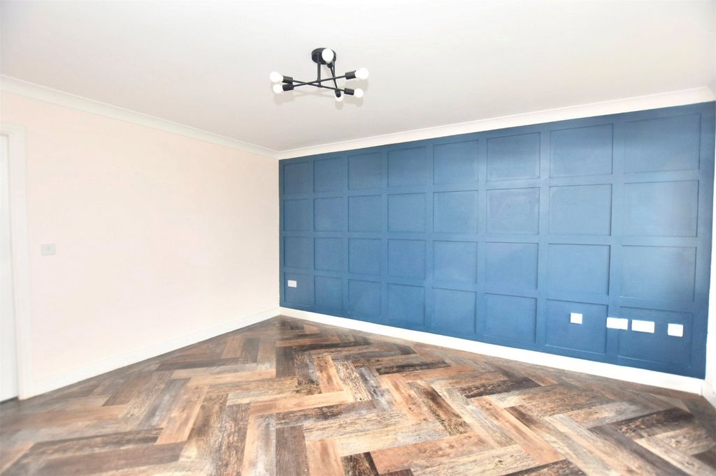 Property photo 3 of 16 Living Room