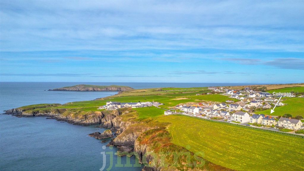 Property photo 2 of 49 29776325-54F3-4Ffd-8CC2-7E87E3499C13.Jpeg