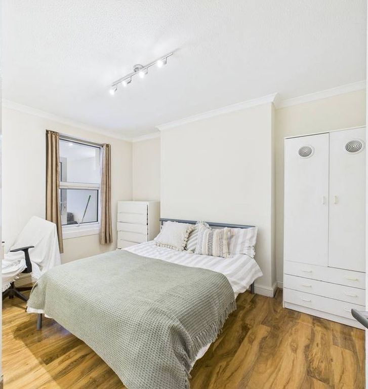 Property photo 1 of 8 Photo 23