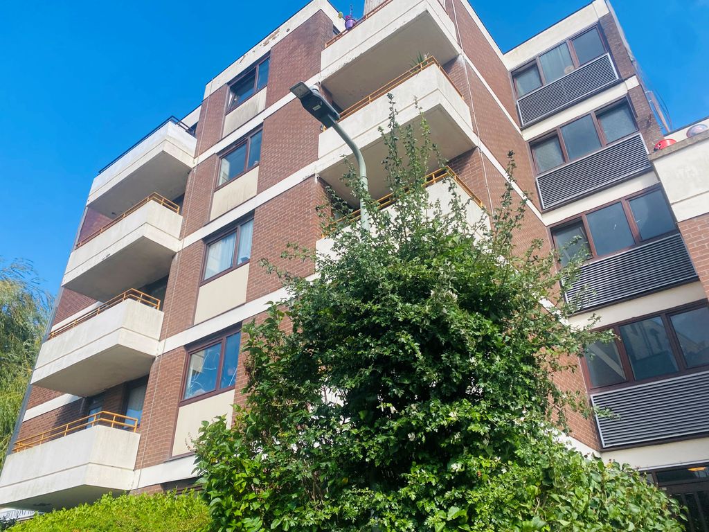 Property photo 1 of 18 Outside