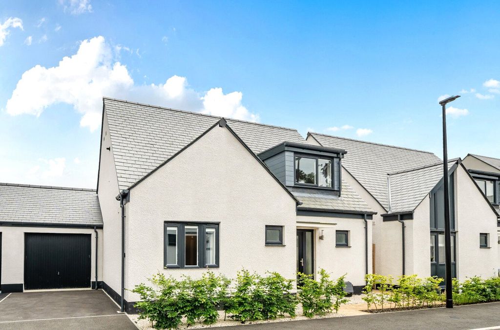 Property photo 1 of 4 Previous Holly