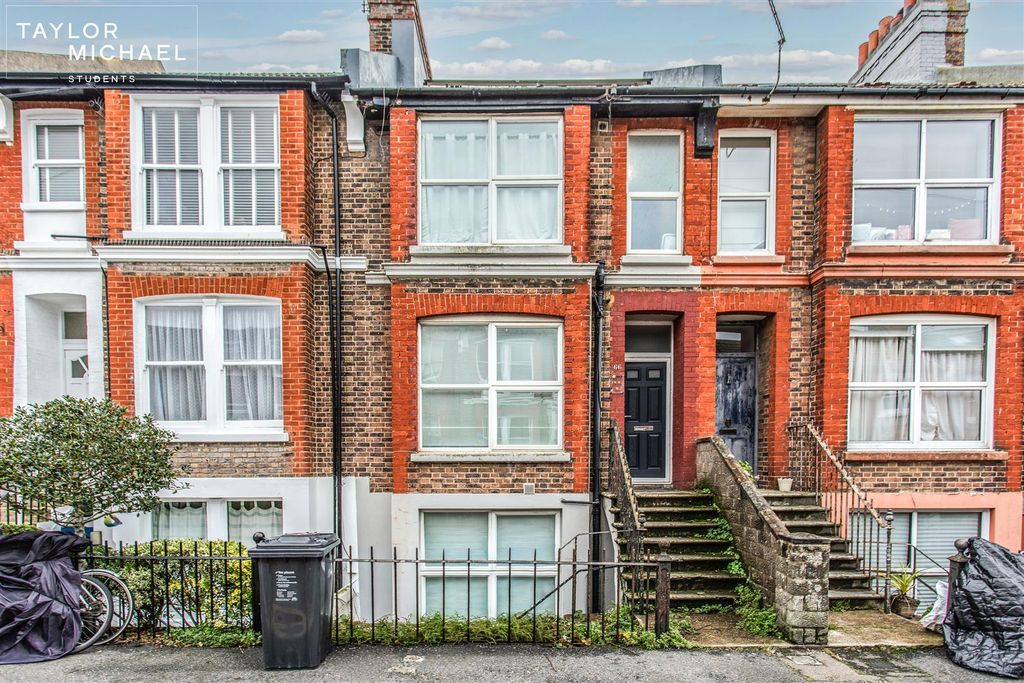 Property photo 1 of 15 External