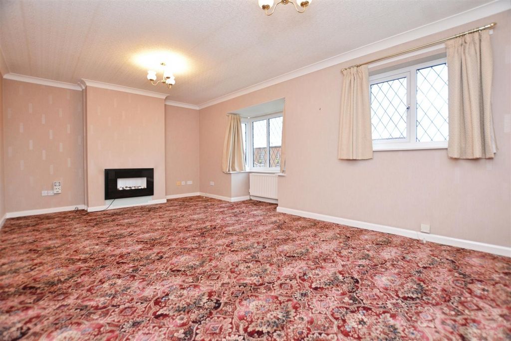 Property photo 2 of 13 Lounge