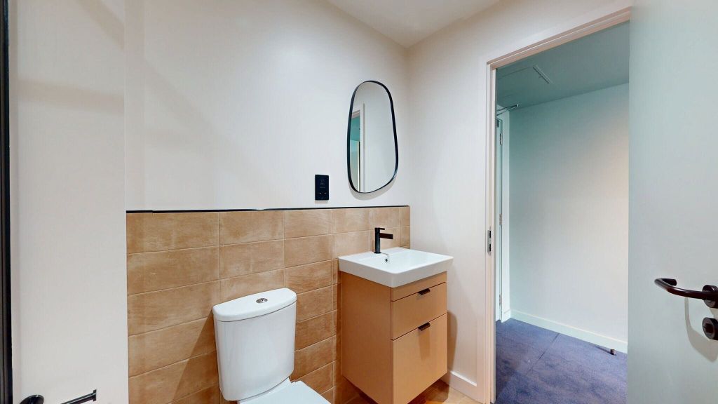 Property photo 3 of 22 Bathroom