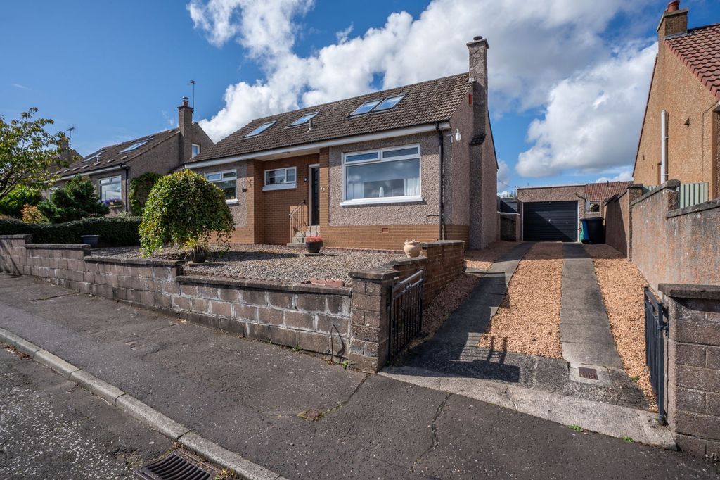 Property photo 1 of 32