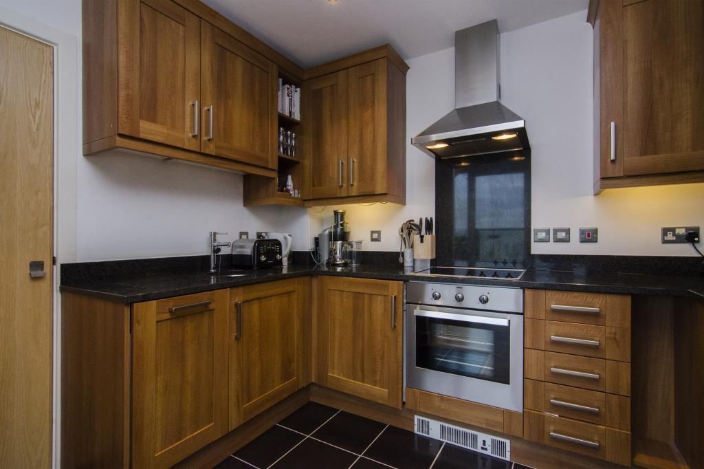 Property photo 3 of 12 Kitchen