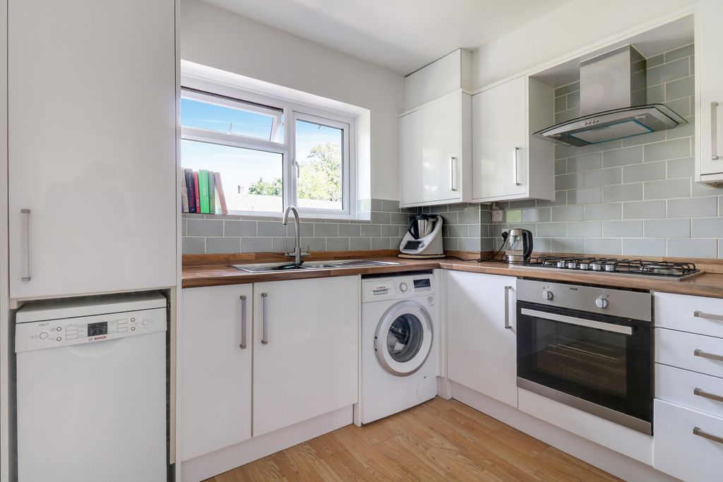 Property photo 2 of 12 Modern Kitchen