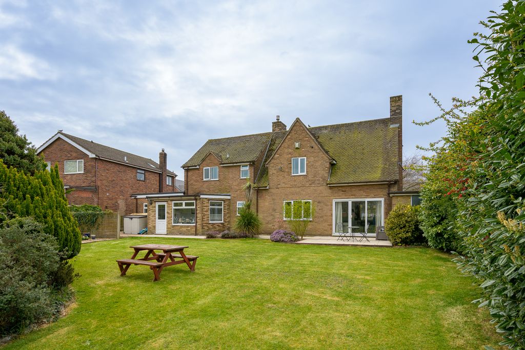 Property photo 2 of 29 Rear Garden 3