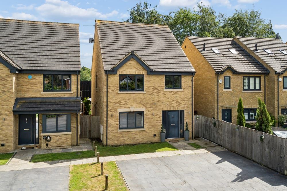Property photo 1 of 32