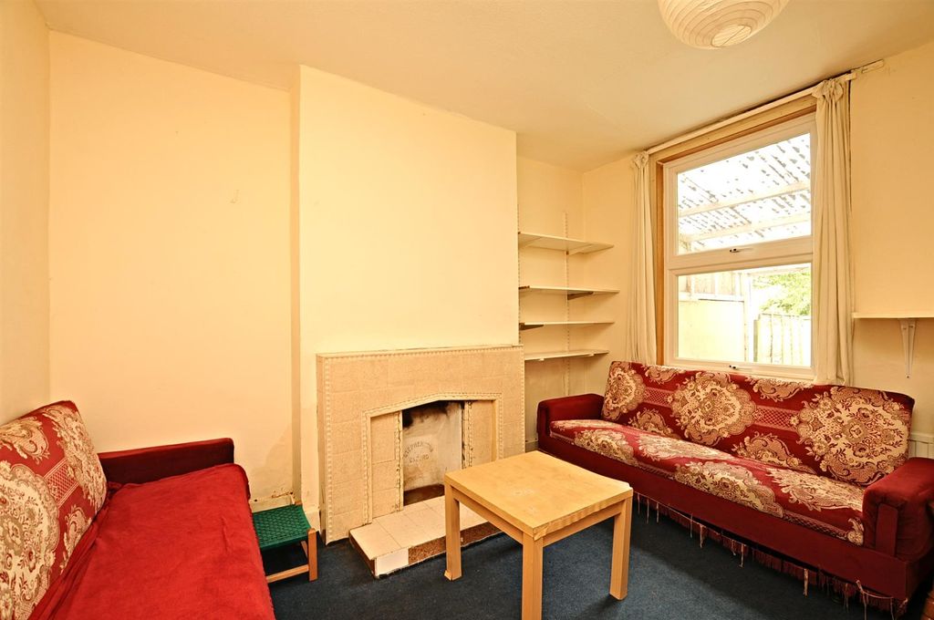 Property photo 3 of 6