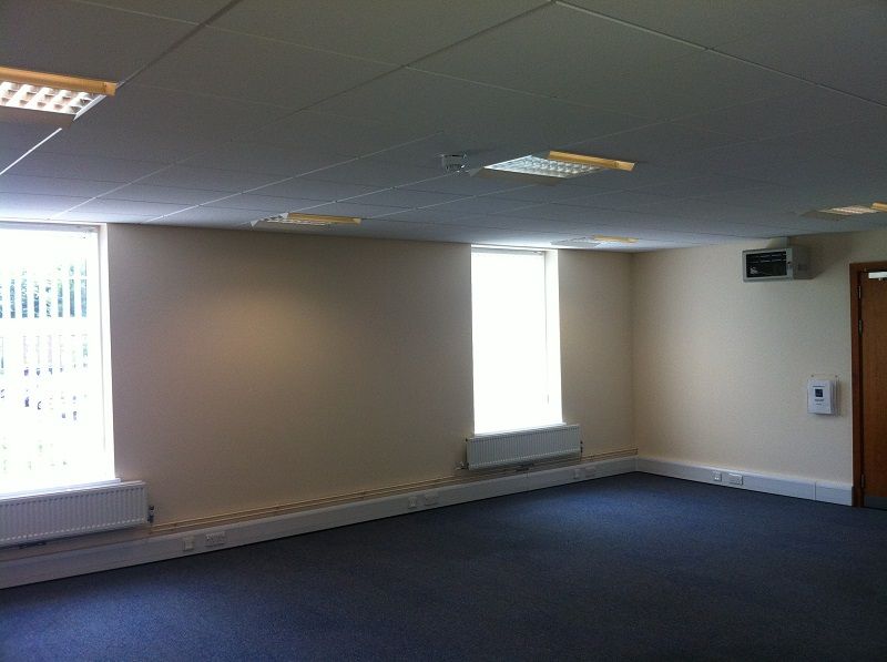 Property photo 1 of 3 50-26 To Let