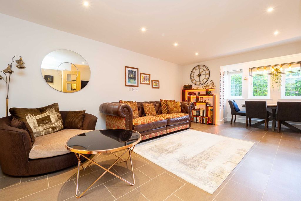 Property photo 2 of 14 Photo