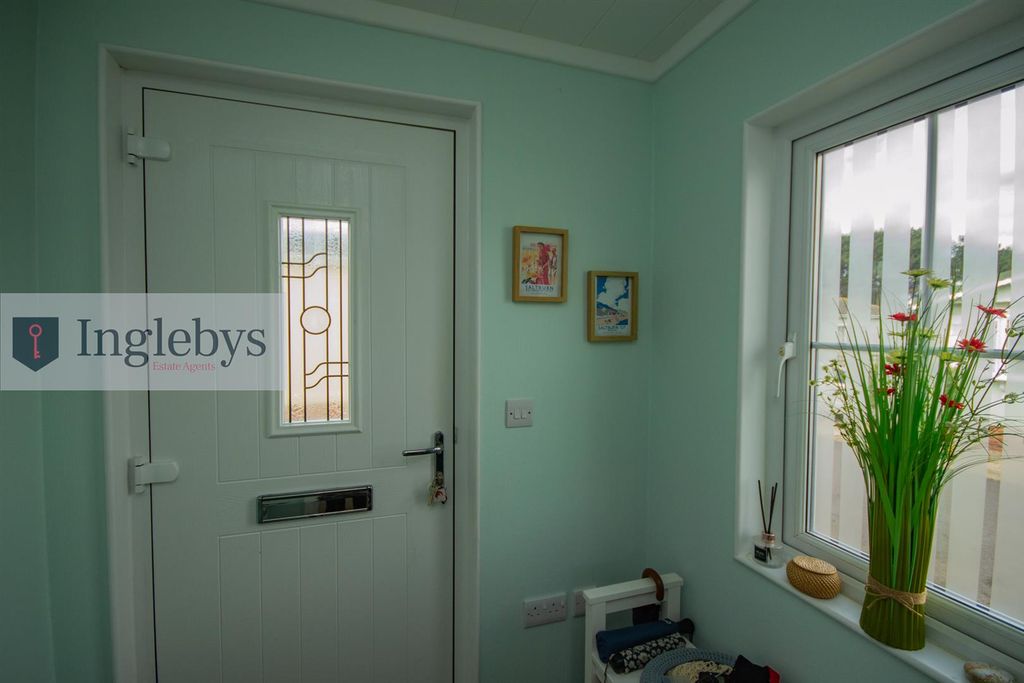 Property photo 3 of 27