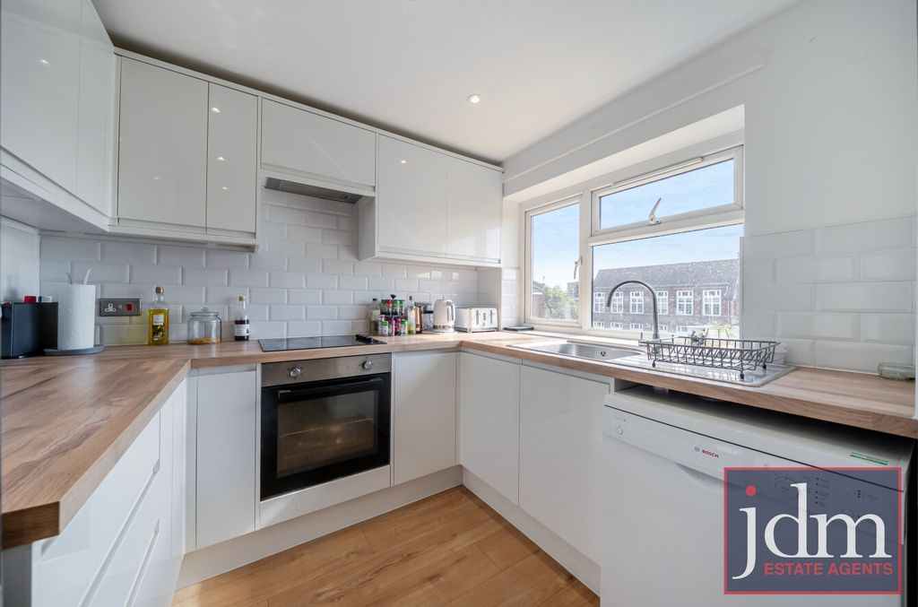 Property photo 2 of 8 Eeb78Bf1-0285-4F6...