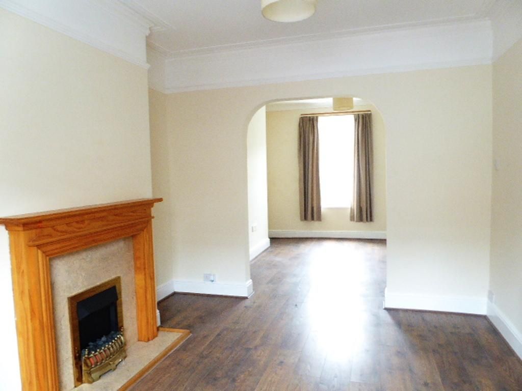 Property photo 1 of 10 Through Lounge