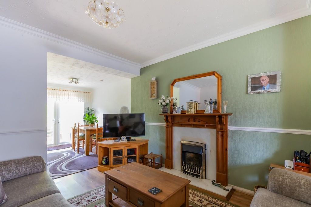 Property photo 2 of 17 32 (8 Of 19).Jpg