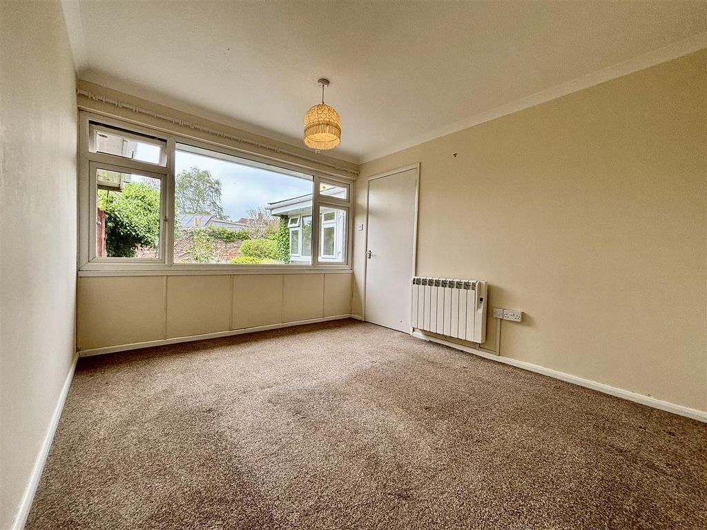 Property photo 3 of 9 Bedroom