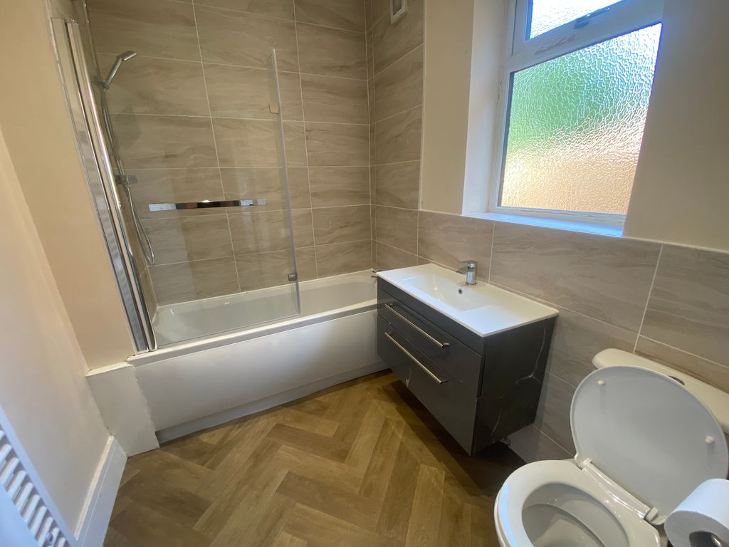 Property photo 1 of 12 Bedroom 1