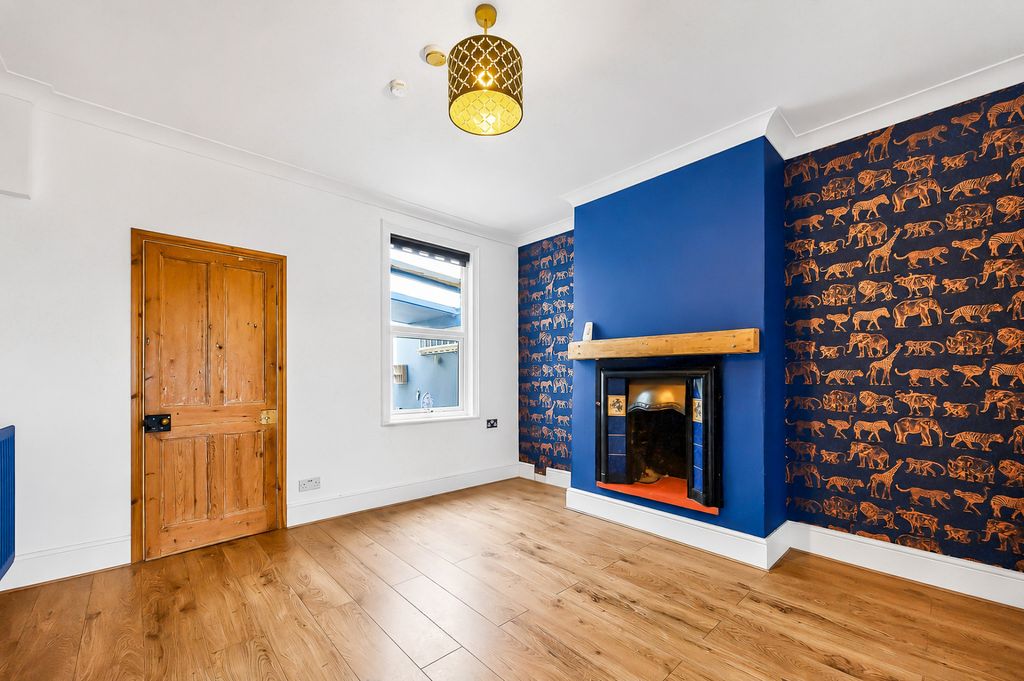 Property photo 3 of 17