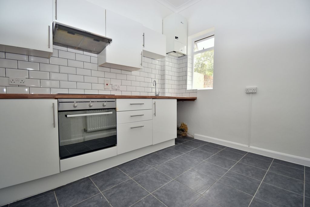 Property photo 2 of 7 Kitchen