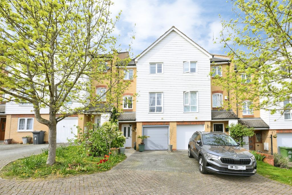 Property photo 1 of 18