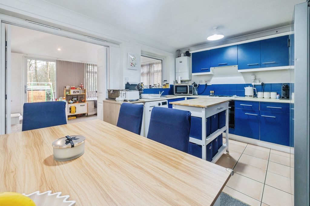 Property photo 3 of 16 2026-01-16-12Ashclose004