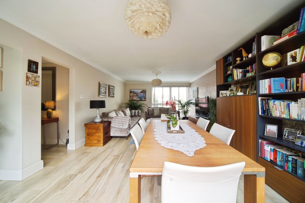 Additional image 8 of 2 bed flat for saleVillage Road, Enfield EN1