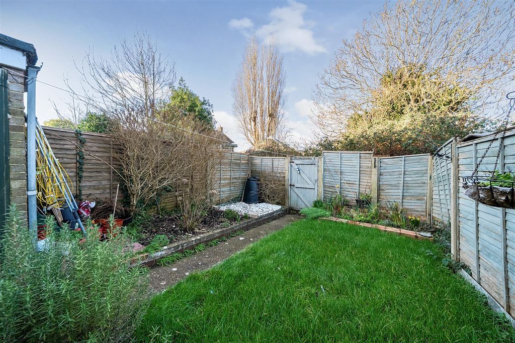 Property photo 2 of 17 Garden