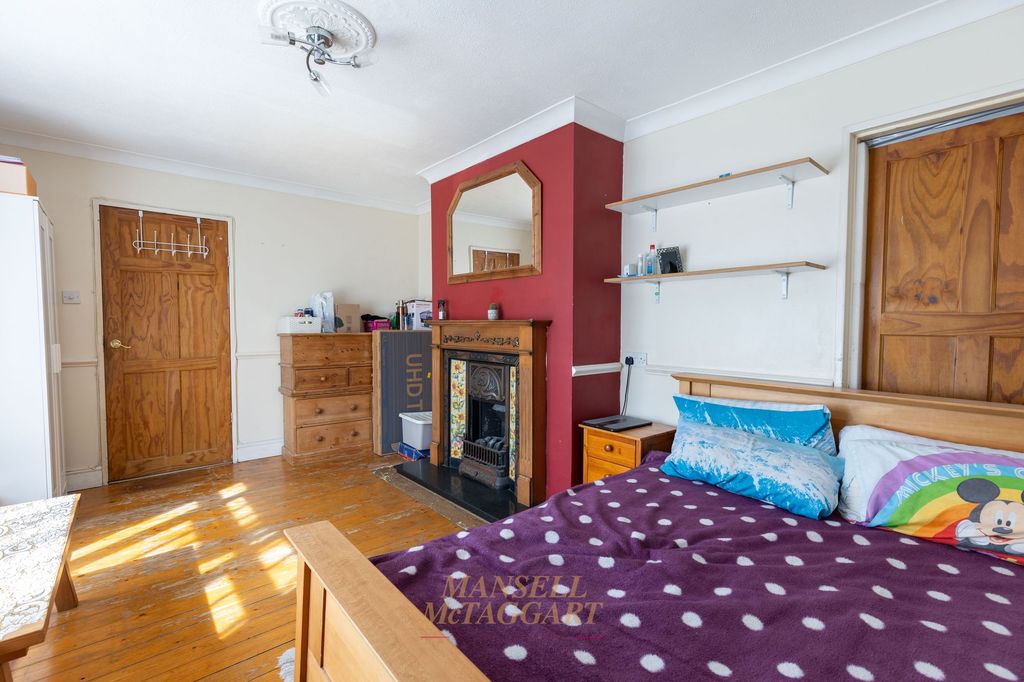 Property photo 3 of 18